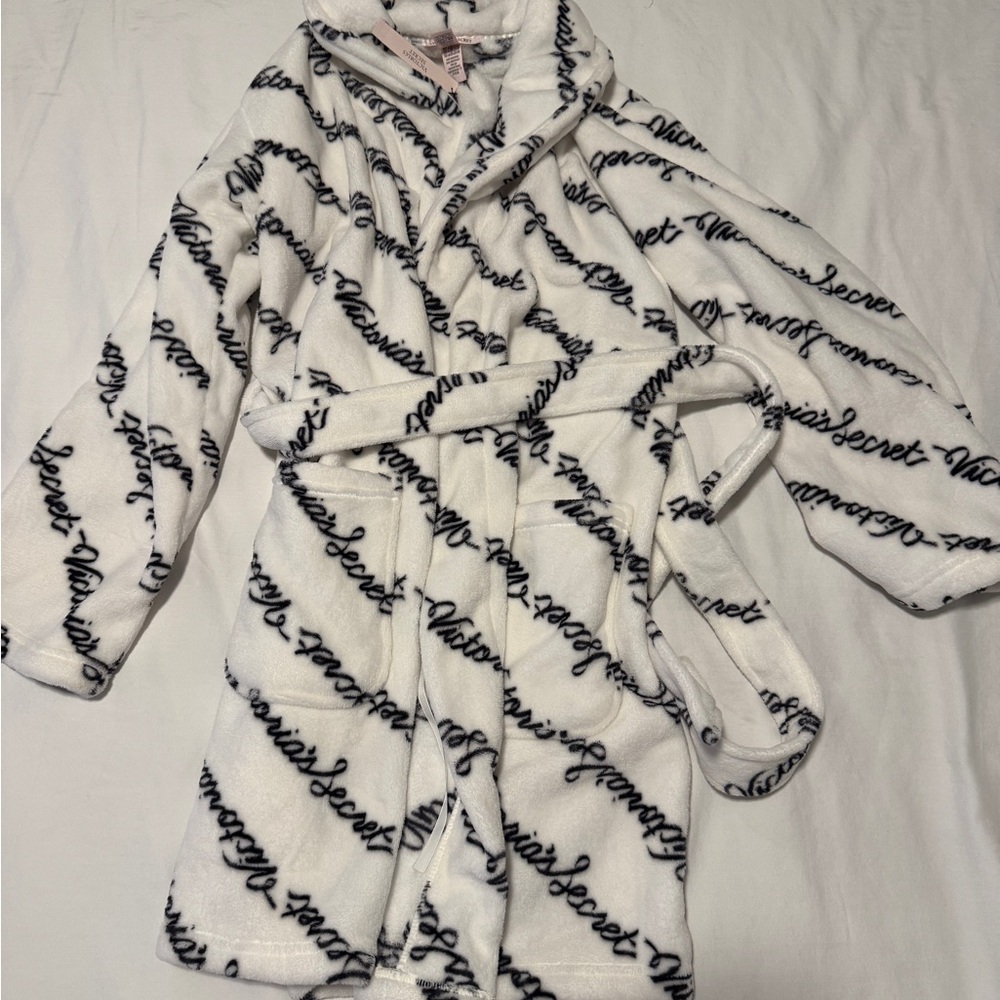 Victoria's Secret White and Black Women's Fleece Robe NWT XS/S